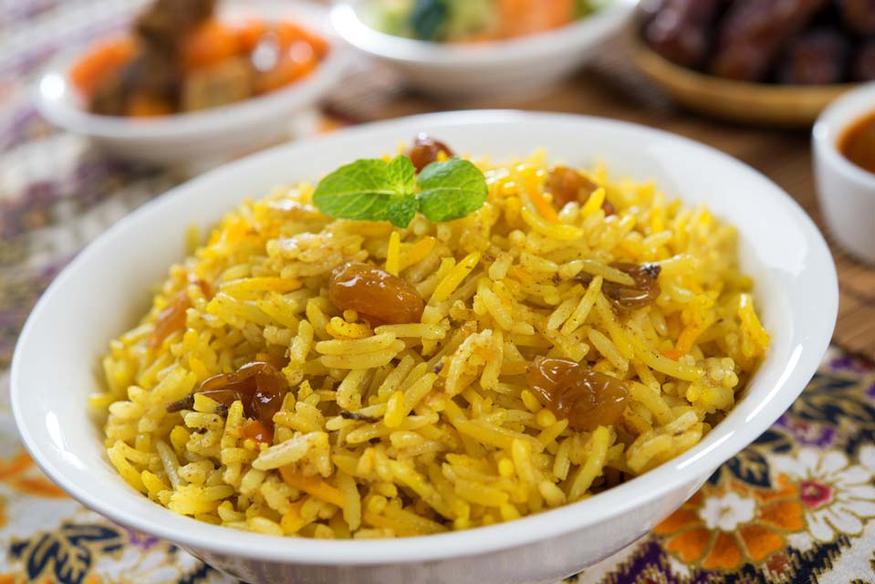 Delicious yellow rice recipe with the benefits of cinnamon and turmeric.