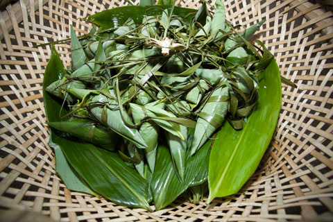 Patoleo (Stuffed Turmeric Leaves) Patoleo