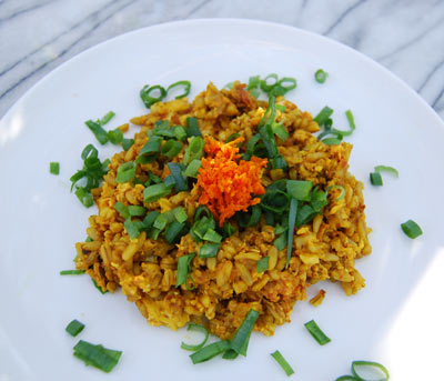 Groats can be spiced with turmeric and garlic for extra health benefits. Groats are a great source of whole grains.